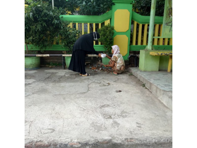 Pembagian Tajil Berbuka Puasa oleh MT Astra Insani